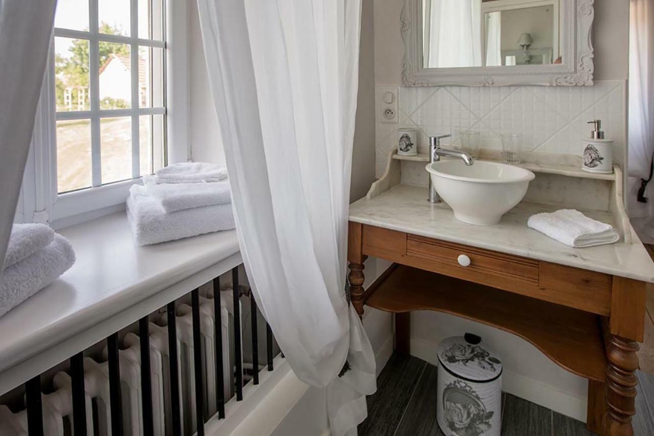 Bed and Breakfast Les Goubelins à La Lande-d'Airou Extérieur photo